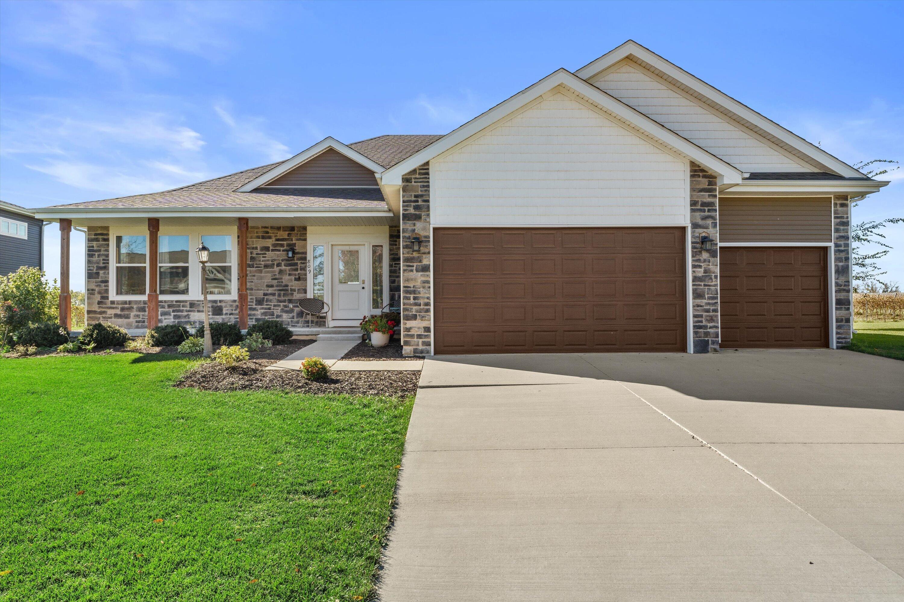 809 Winery Way Property Photo 1