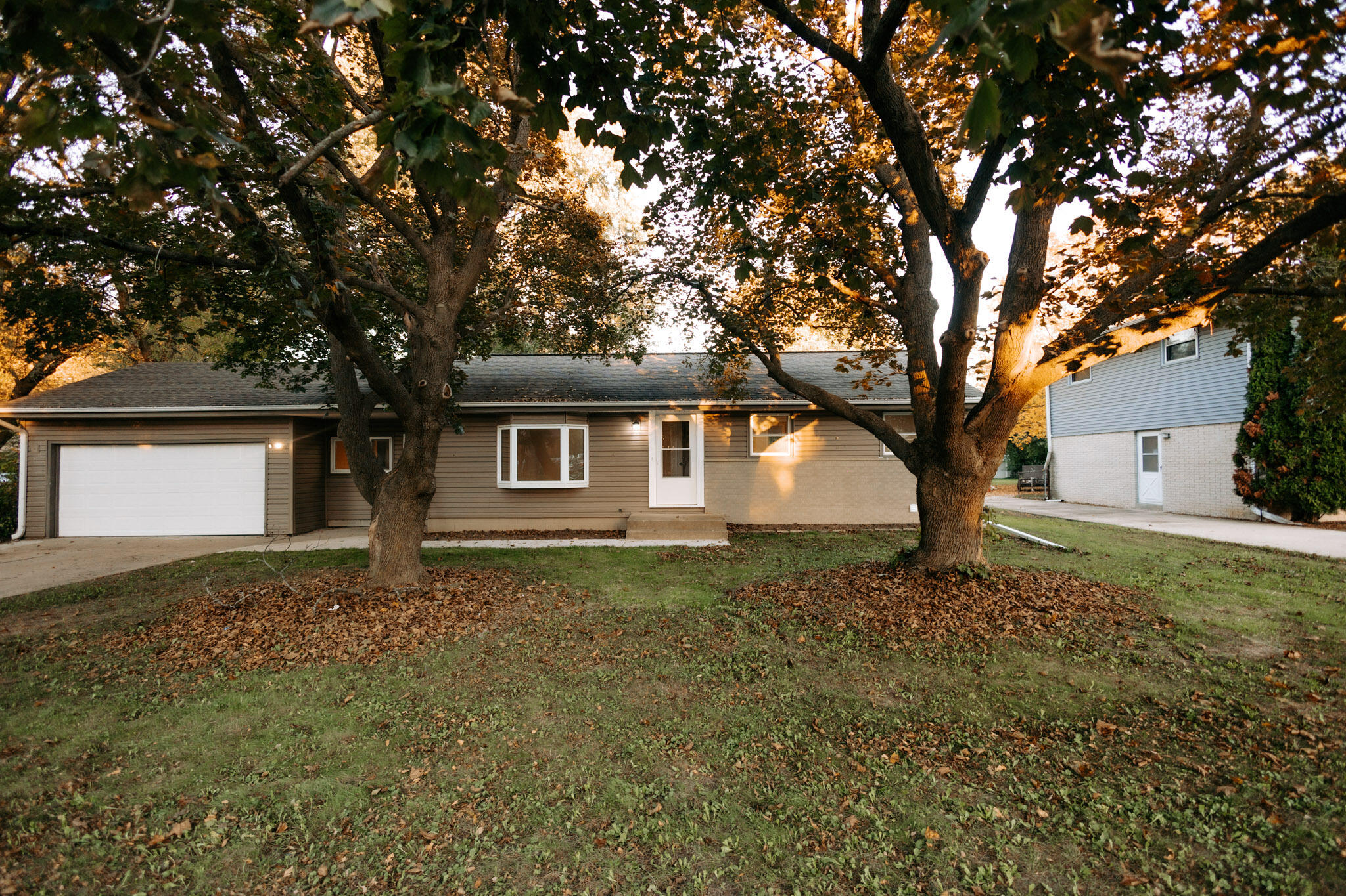 3704 S 56th St Property Photo 1