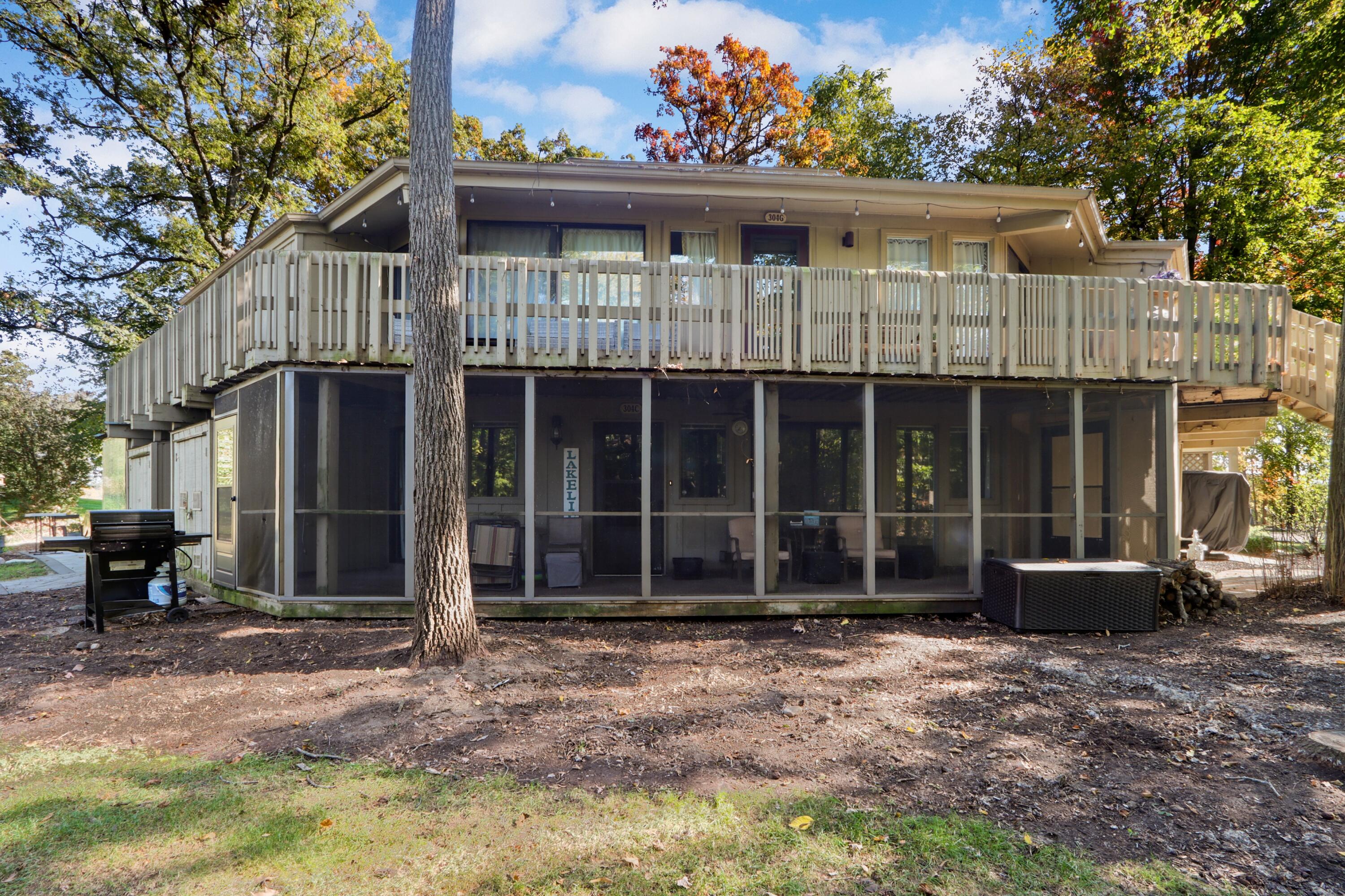 304 Deerpath East - Property Photo 1