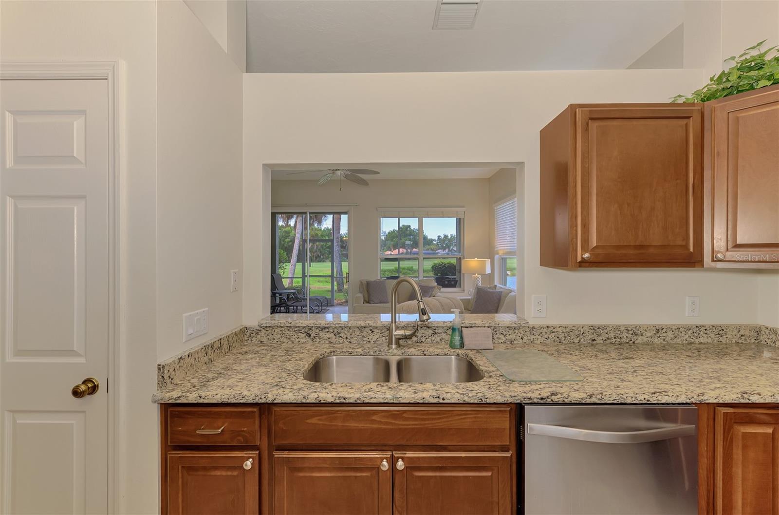 549 Fallbrook Dr Property Photo 16