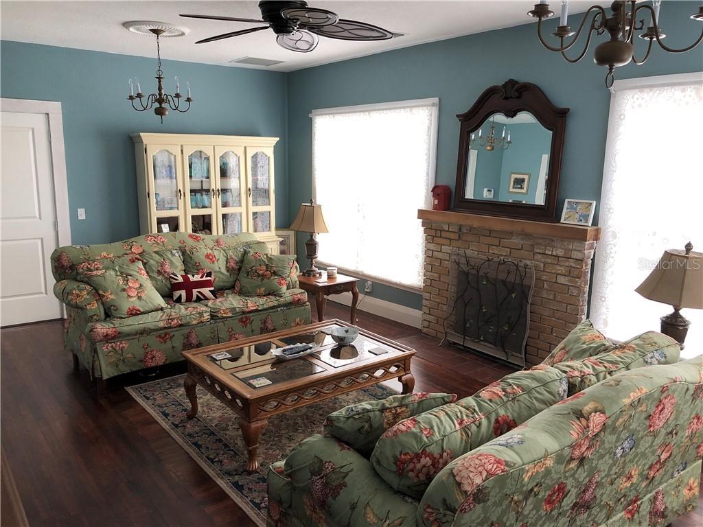 A4408511 Property Photo 3