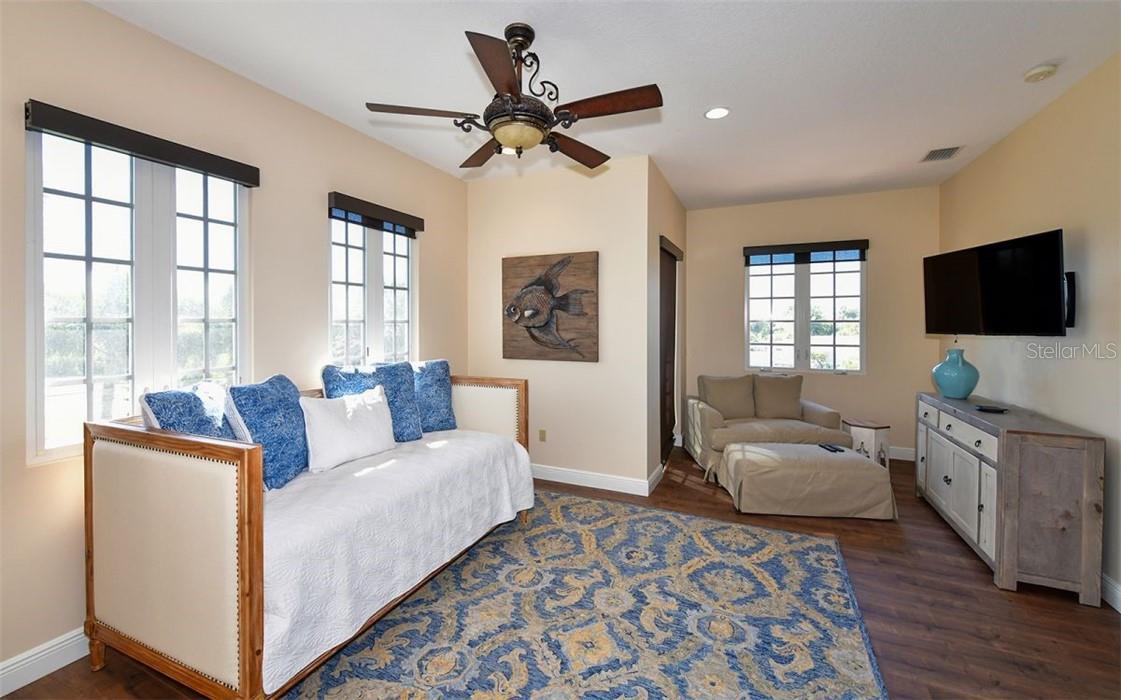 1179 Morningside Pl Property Photo 32