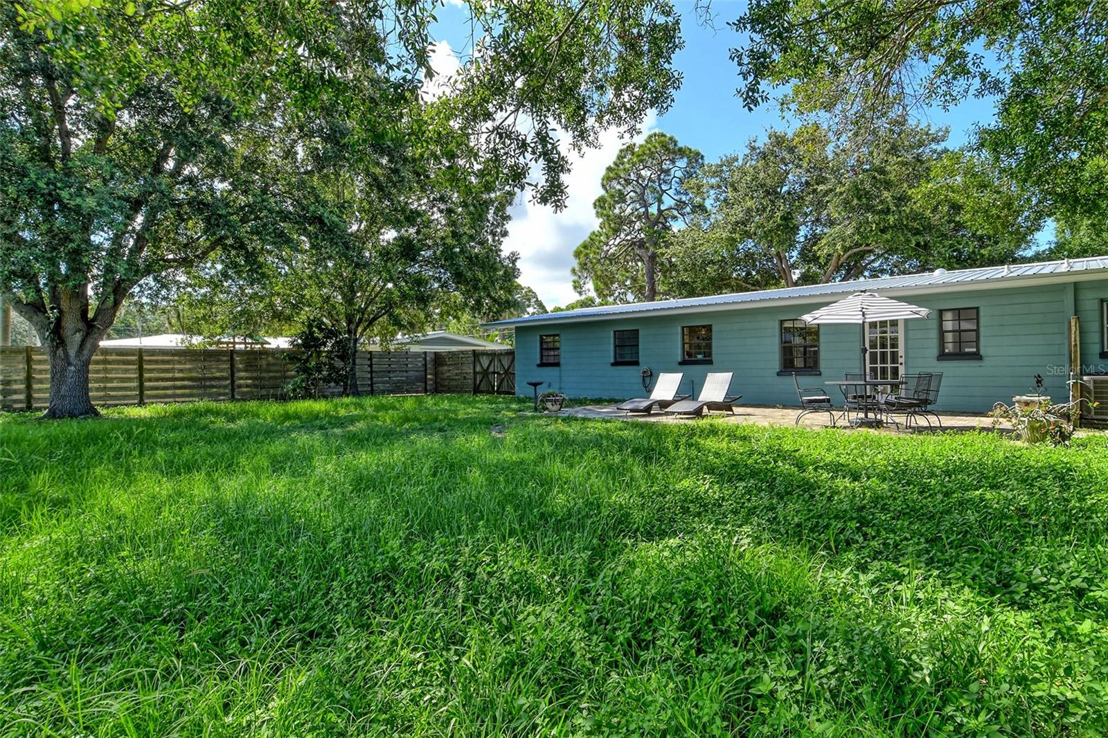 2309 Lynn St Property Photo 32