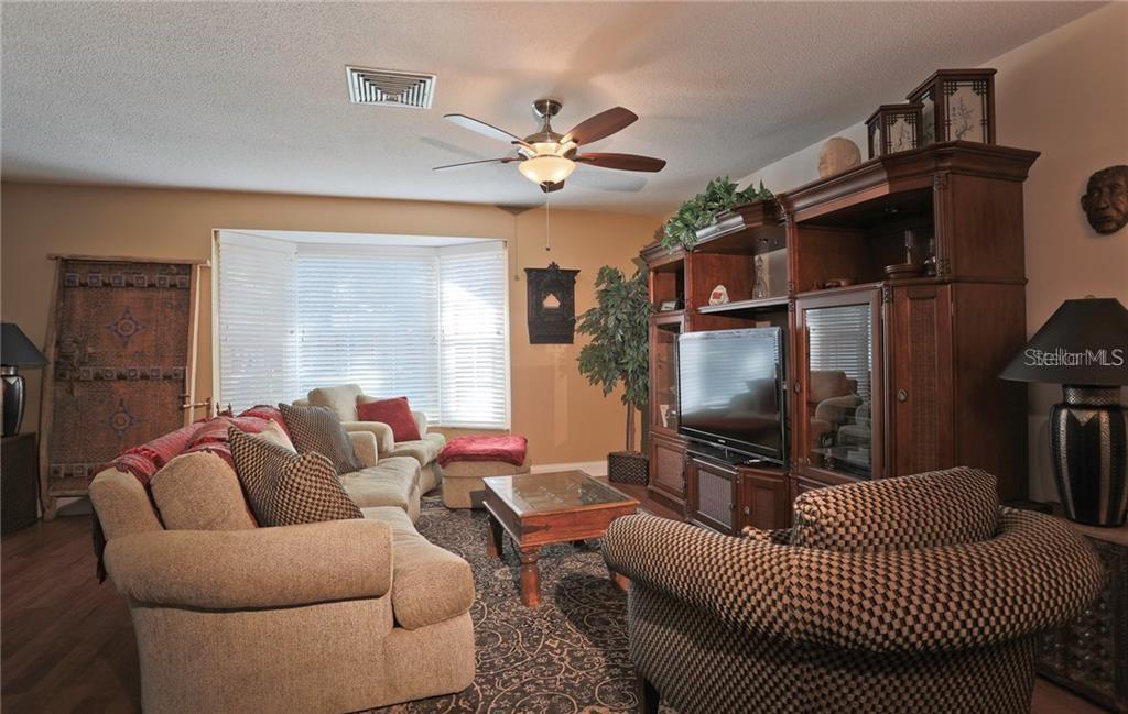 2929 Mayflower St Property Photo 4