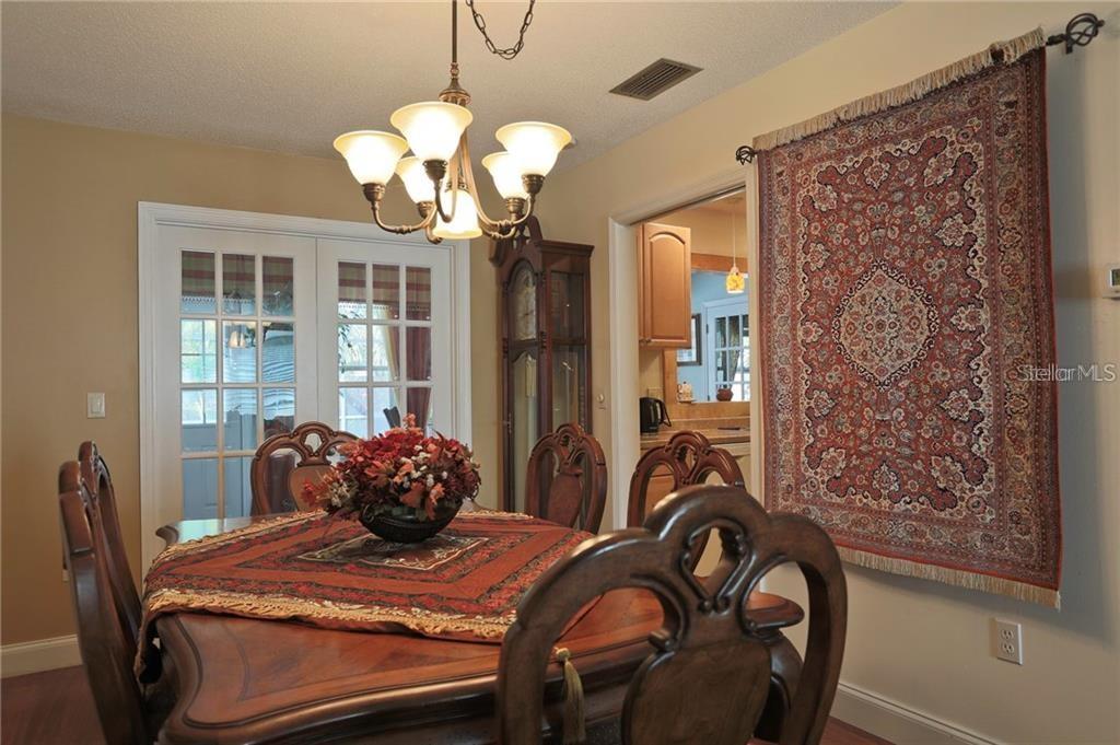 2929 Mayflower St Property Photo 6