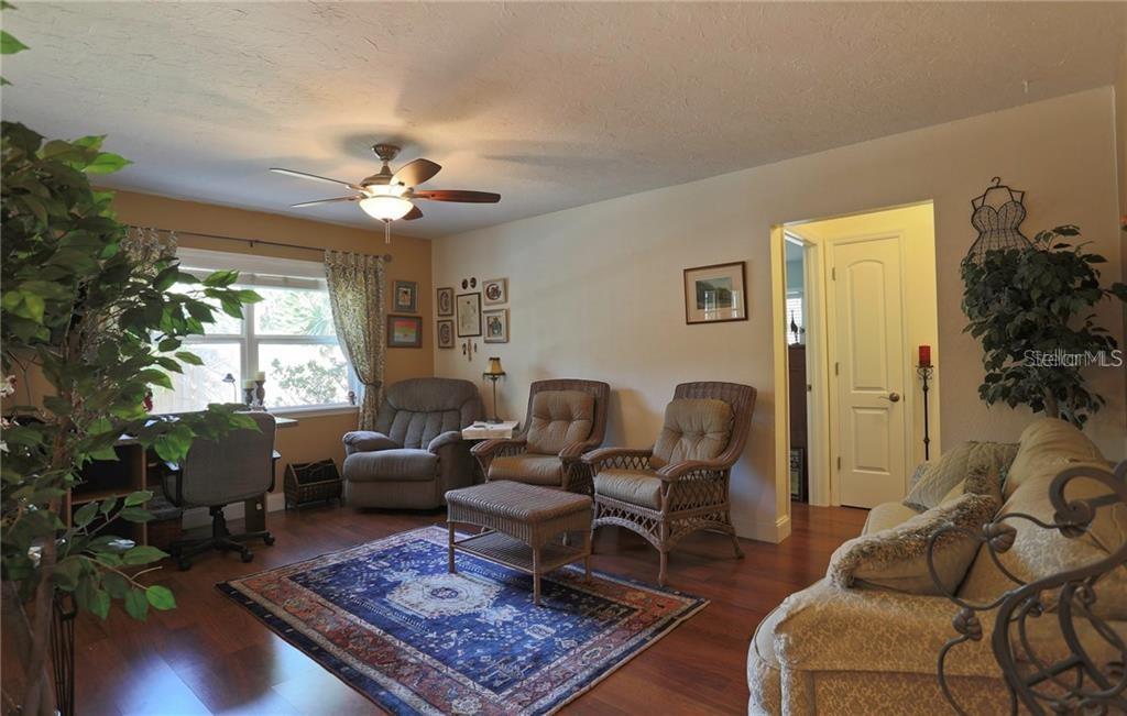 2929 Mayflower St Property Photo 8