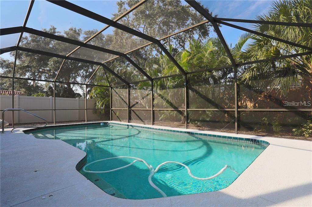 2929 Mayflower St Property Photo 17