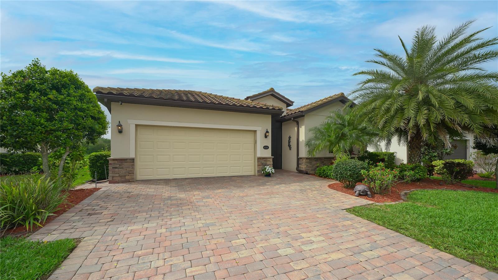 6888 WILLOWSHIRE WAY Property Photo 1