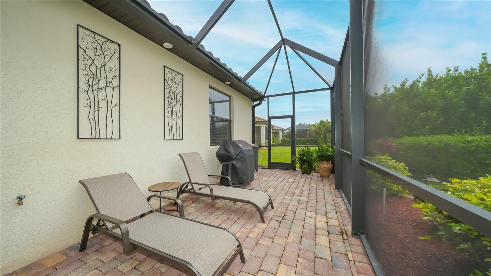 6888 Willowshire Way Property Photo 10