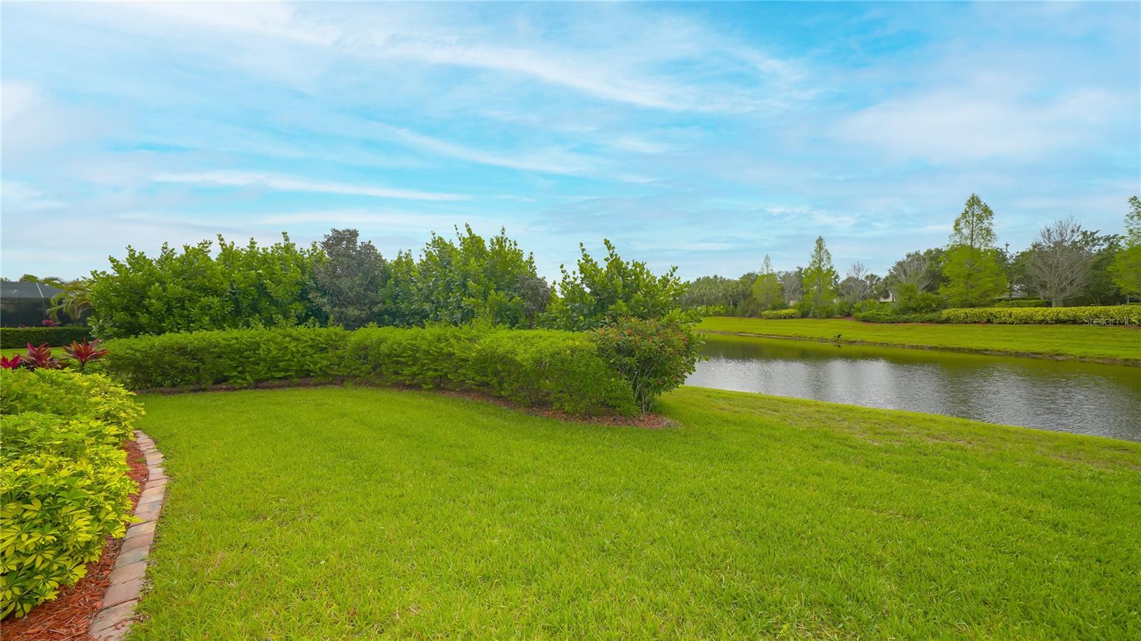 6888 Willowshire Way Property Photo 11