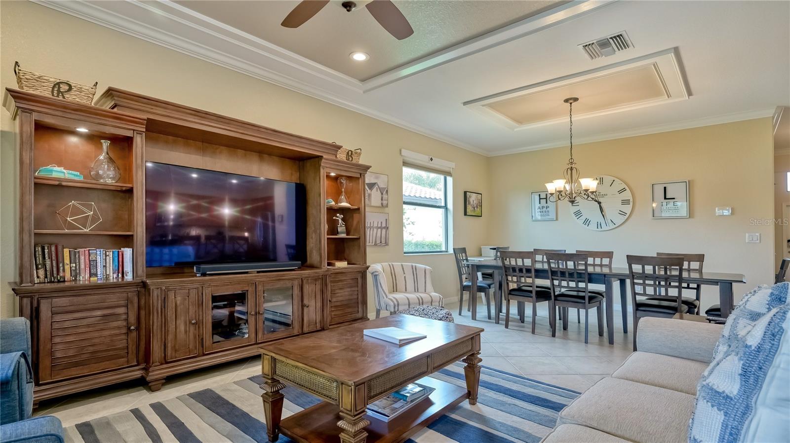 6888 Willowshire Way Property Photo 14