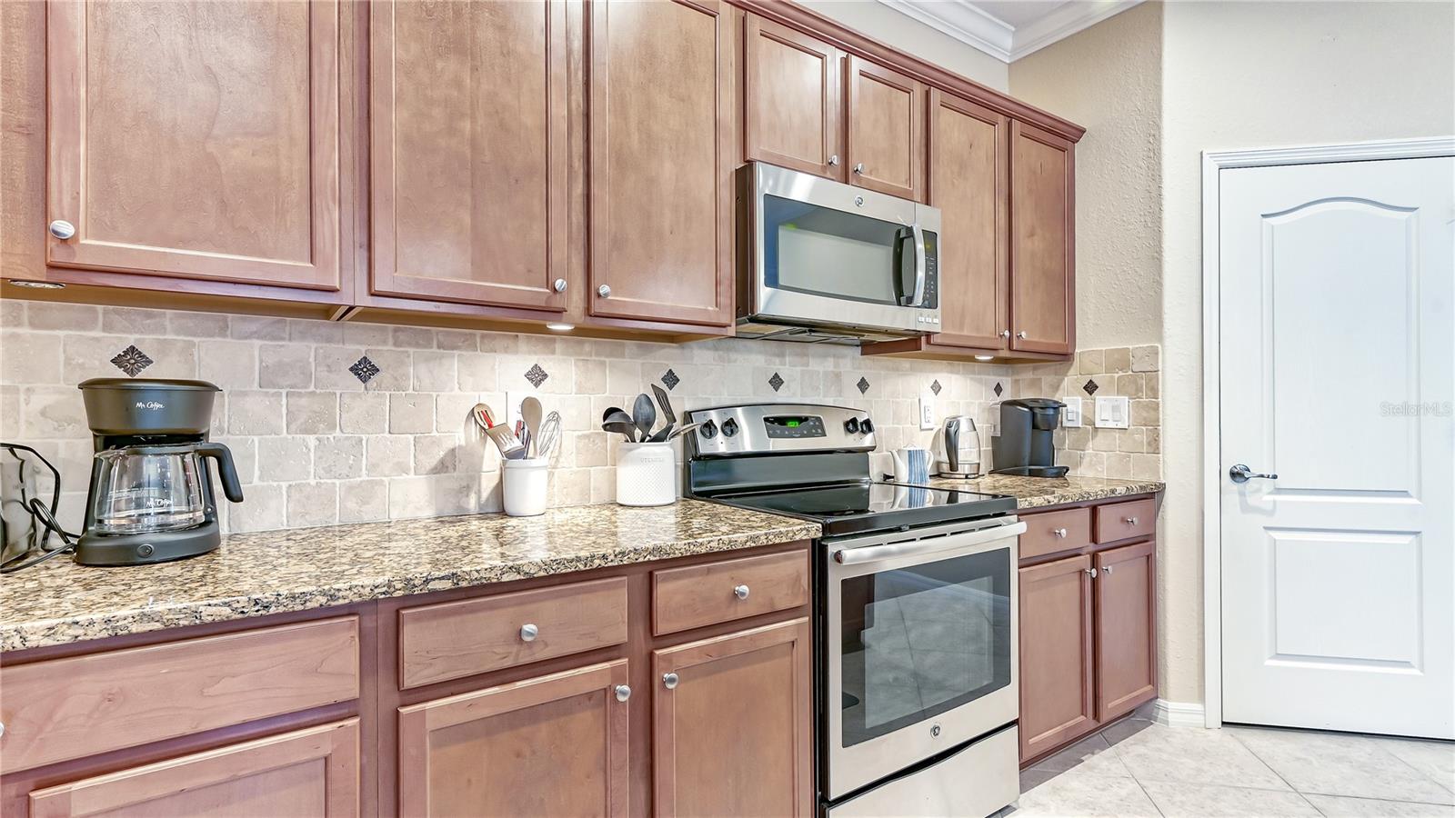 6888 Willowshire Way Property Photo 17