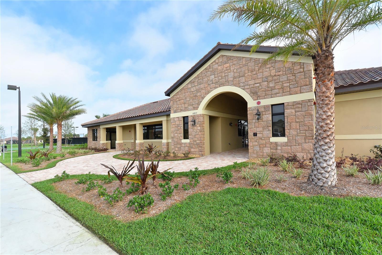 6888 Willowshire Way Property Photo 29