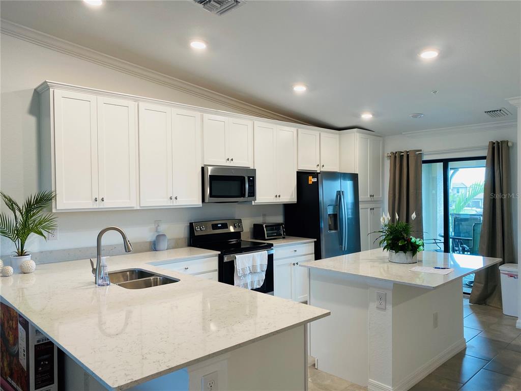 5664 Palmer Cir #202 Property Photo 10
