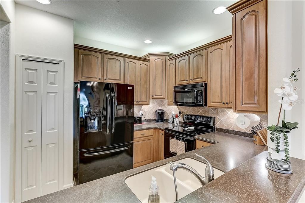 3652 Parkridge Circle #28-106 Property Photo 12