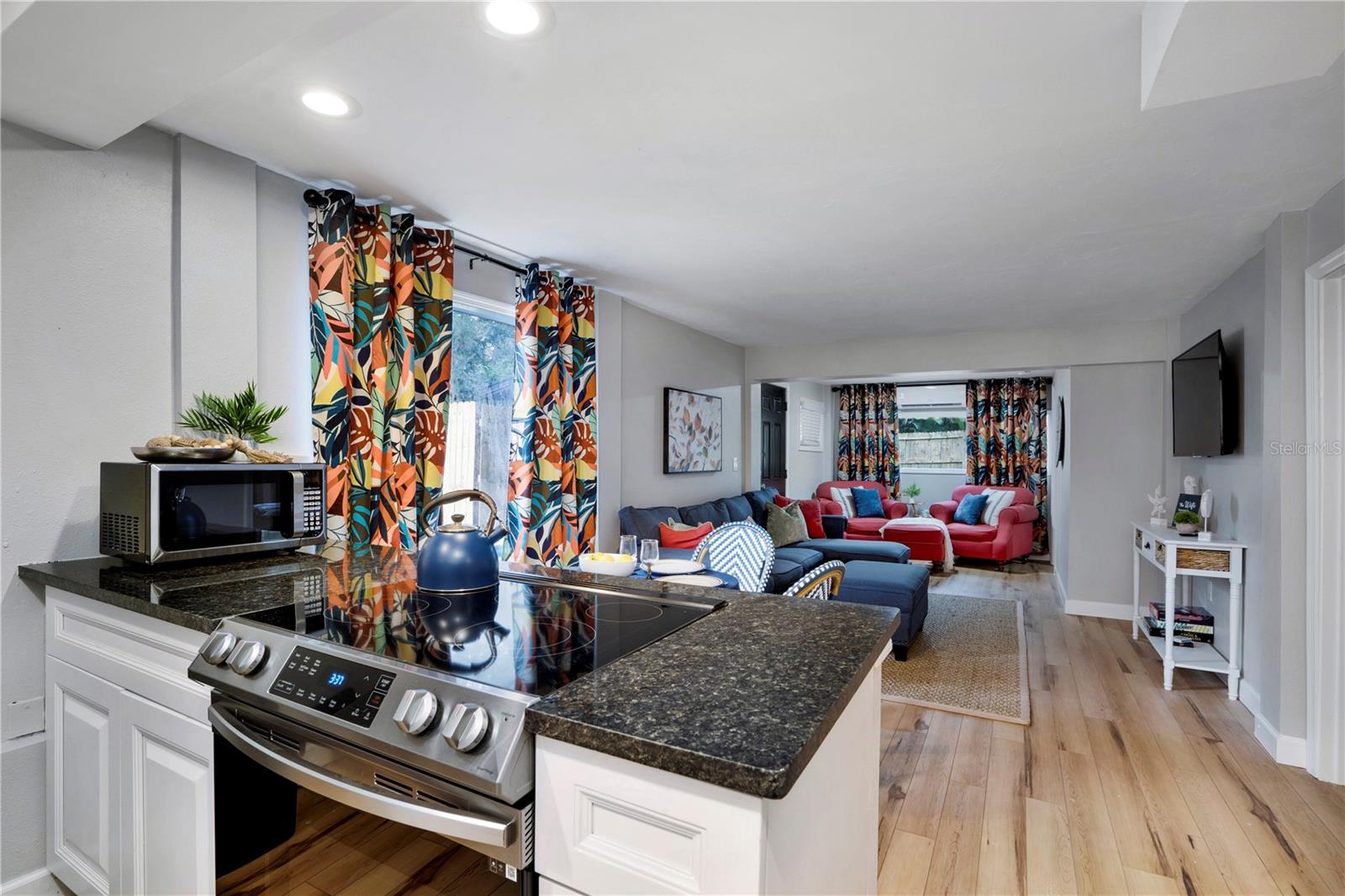 4705 Hollingsworth Ave #lower Property Photo 6