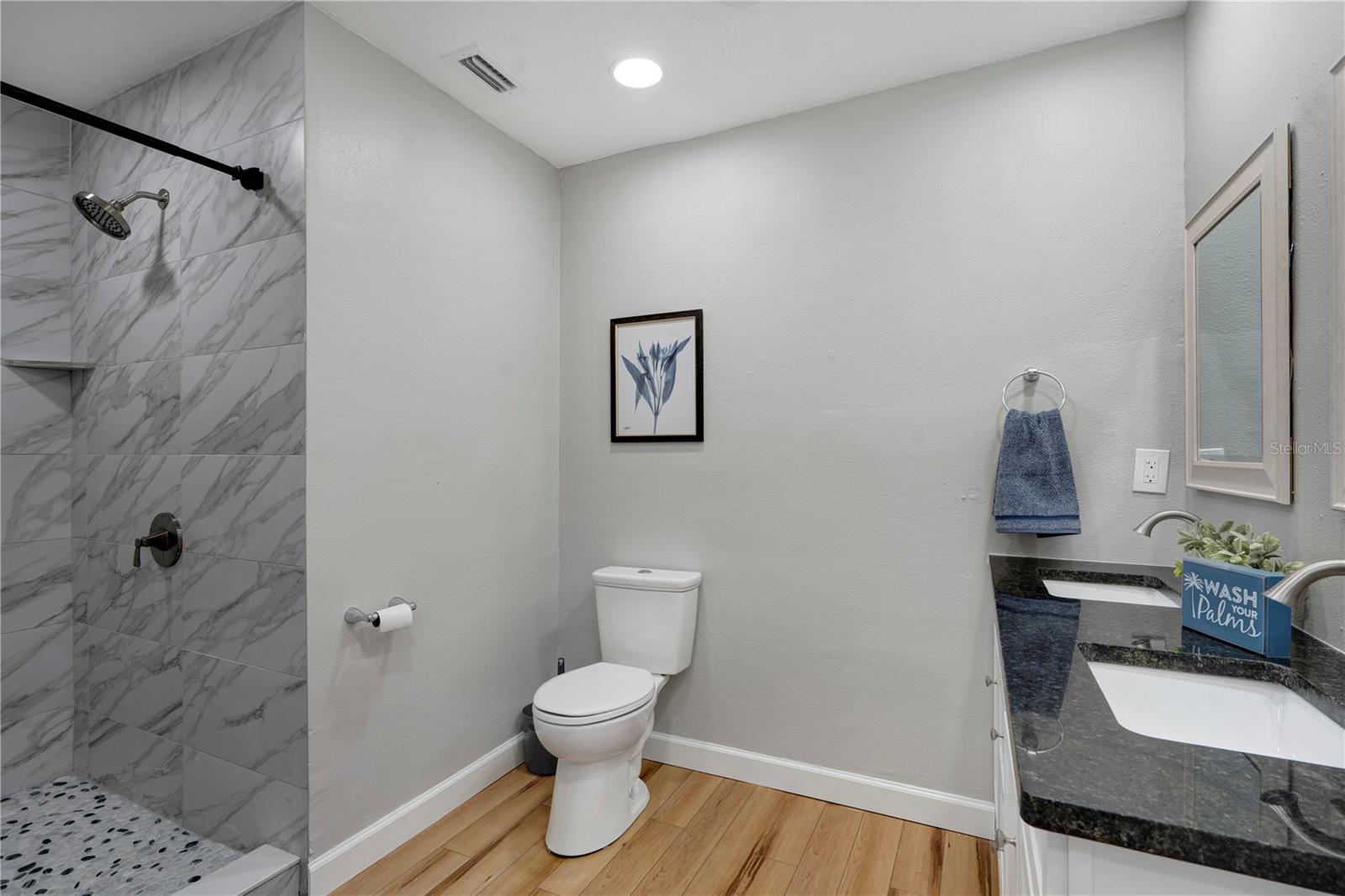 4705 Hollingsworth Ave Property Photo 22