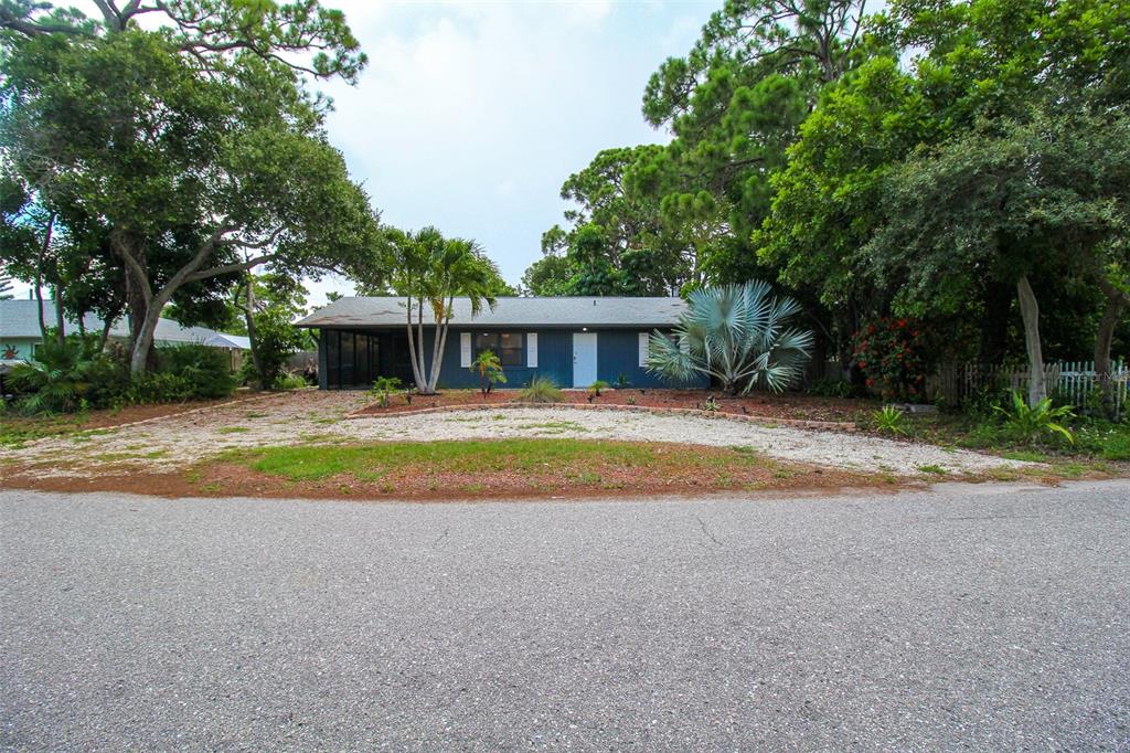 1116 ROYAL RD Property Photo 1