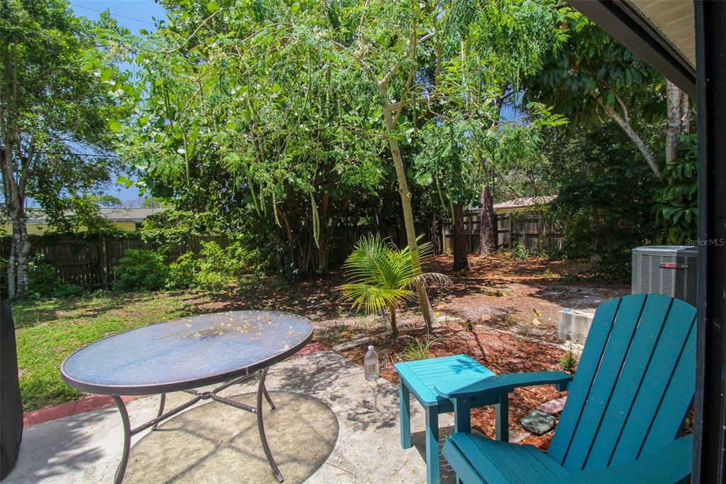 1116 Royal Rd Property Photo 4