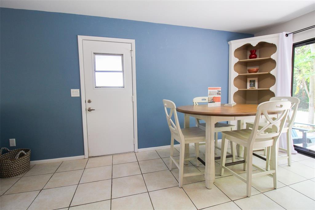 1116 Royal Rd Property Photo 12