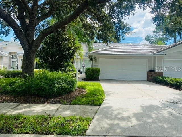 7711 WHITEBRIDGE GLN Property Photo 1