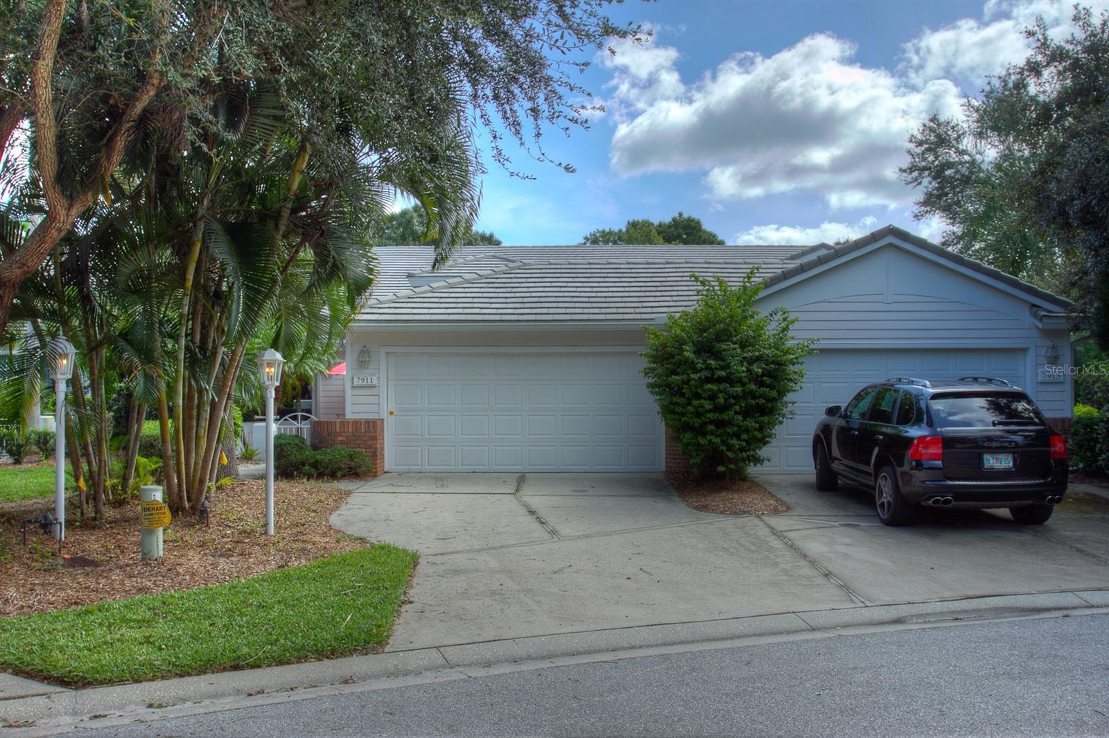 7911 Whitebridge Gln Property Photo 1