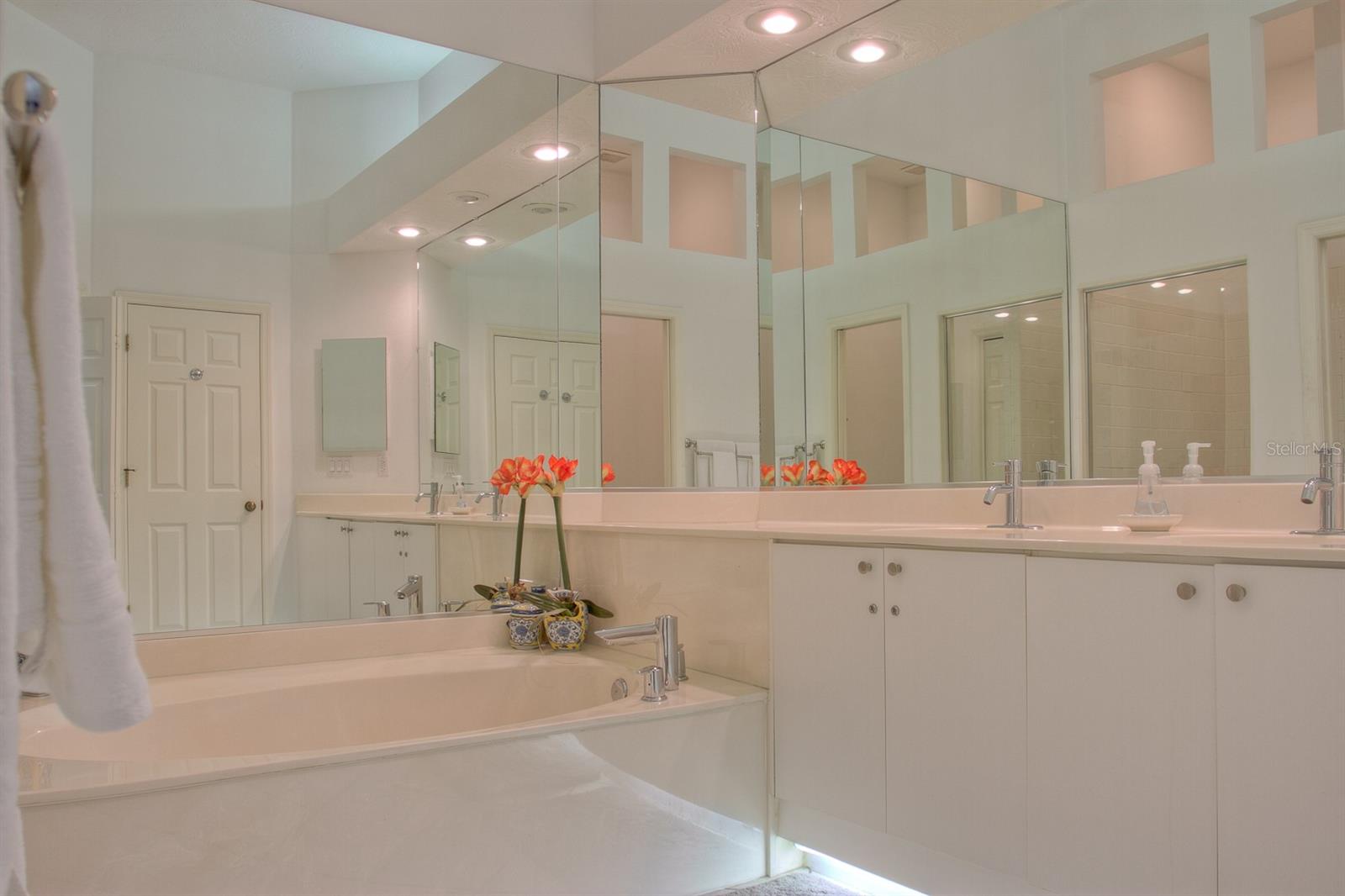 7911 Whitebridge Gln Property Photo 24