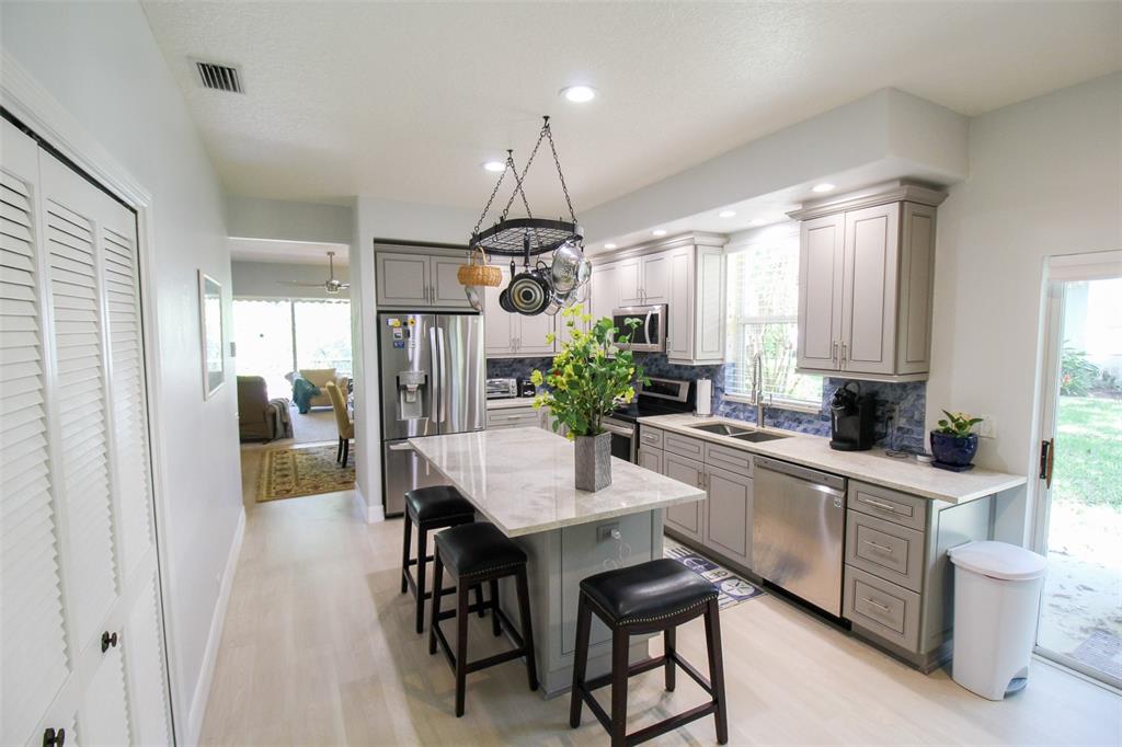 A4550645 Property Photo 3