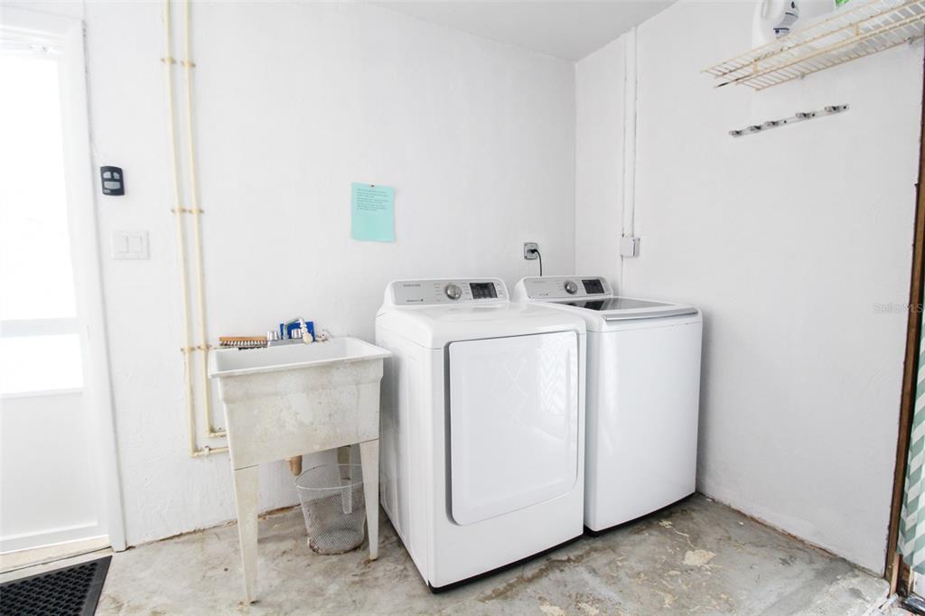 3223 Rowena St Property Photo 41