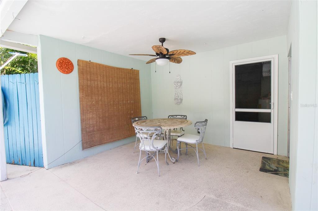 3223 Rowena St Property Photo 43