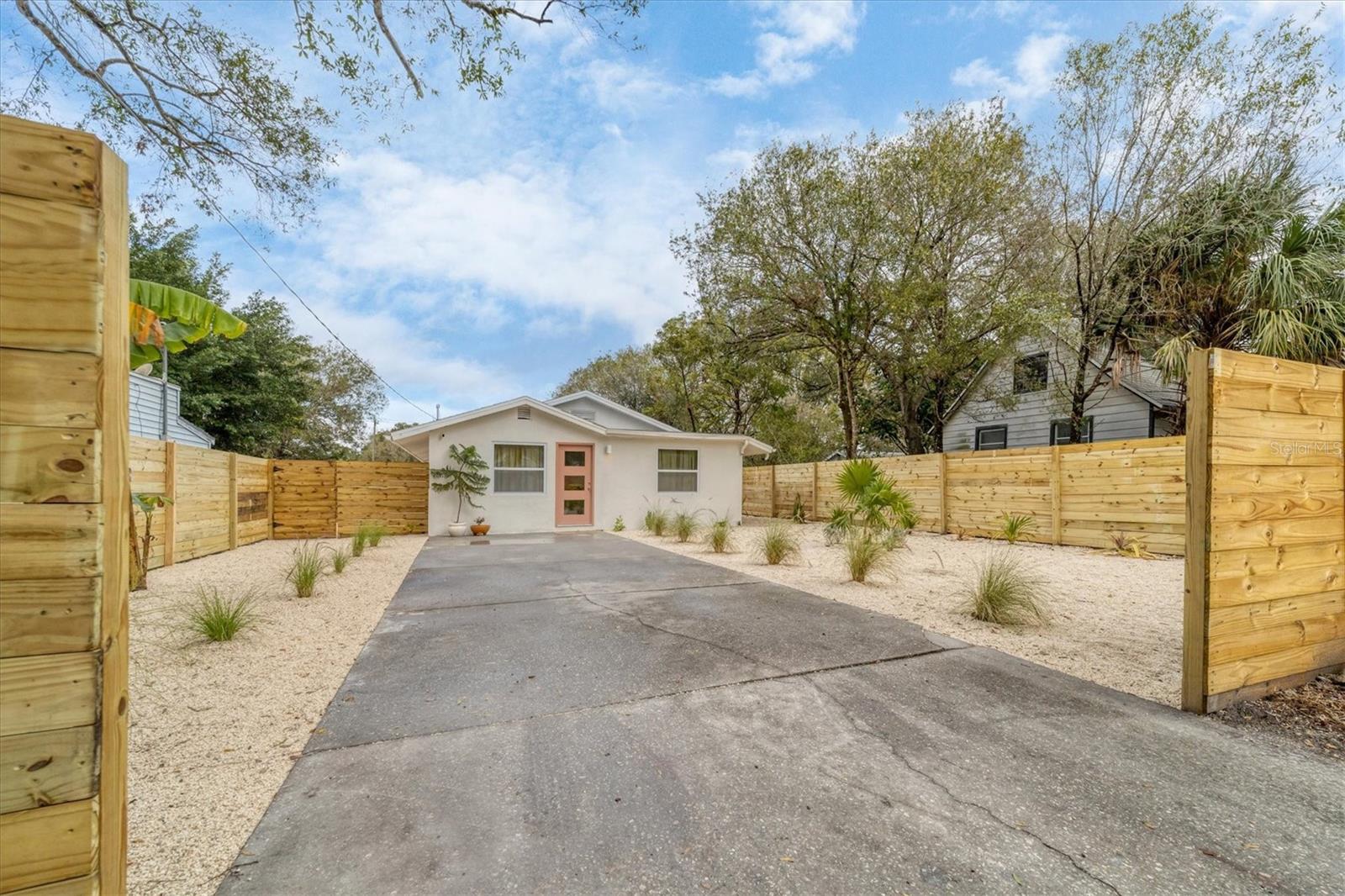 2441 Novus St Property Photo 3