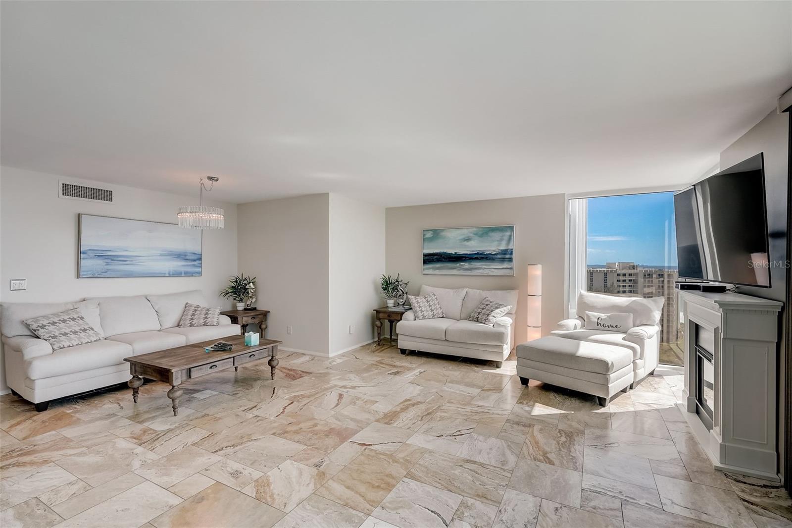 2425 Gulf Of Mexico Dr #14b Property Photo 3