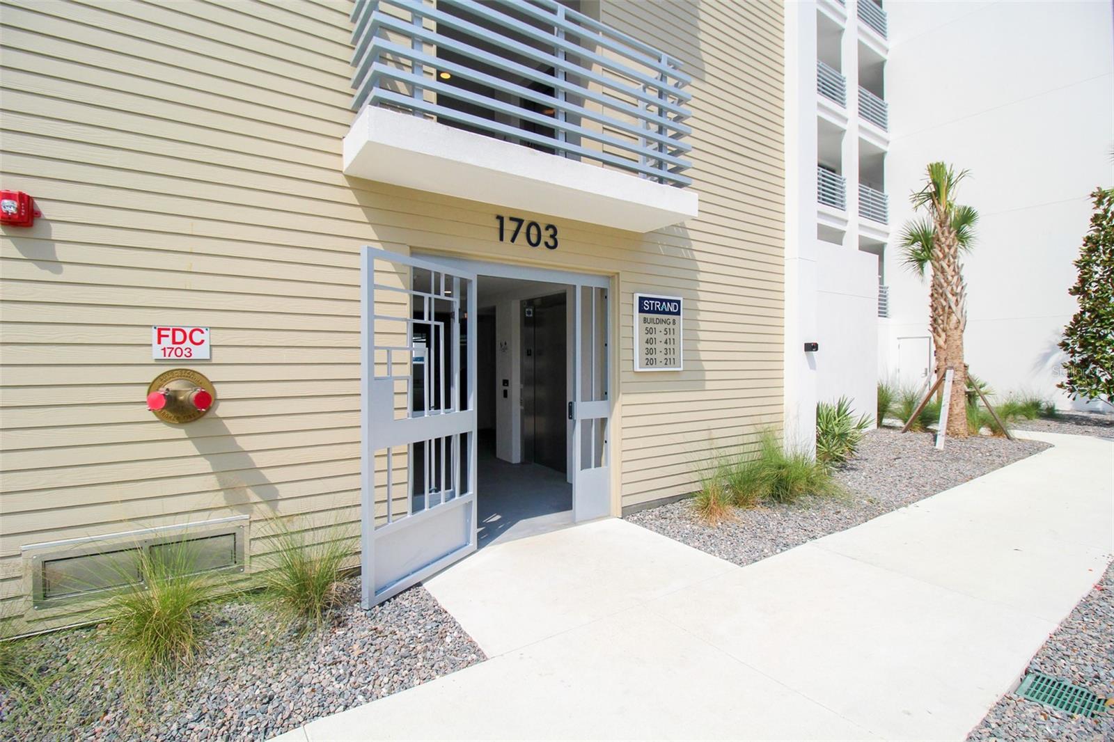 1703 N Tamiami Trl #b406 Property Photo 15
