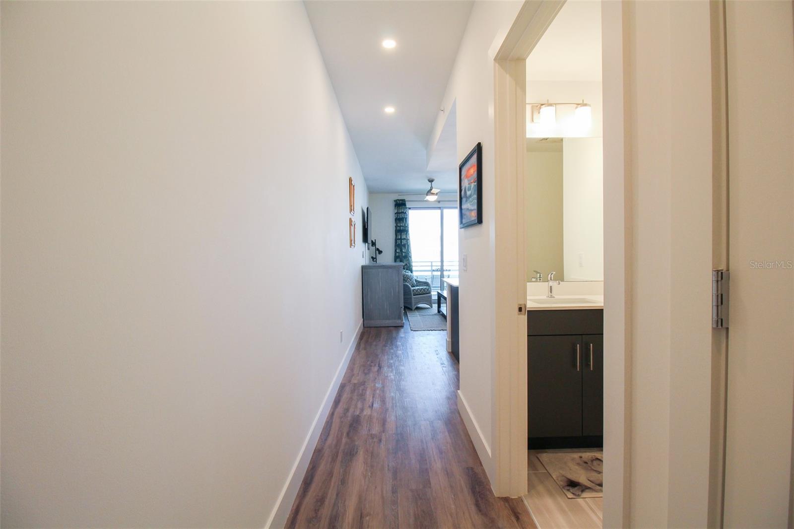 1703 N Tamiami Trl #b406 Property Photo 28
