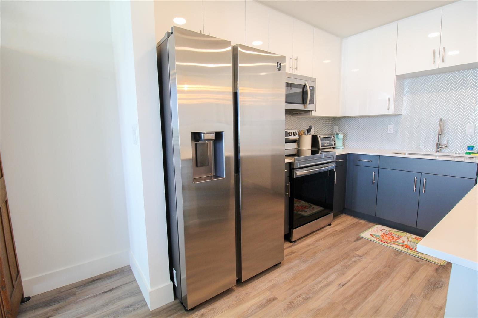 1703 N Tamiami Trl #b406 Property Photo 33