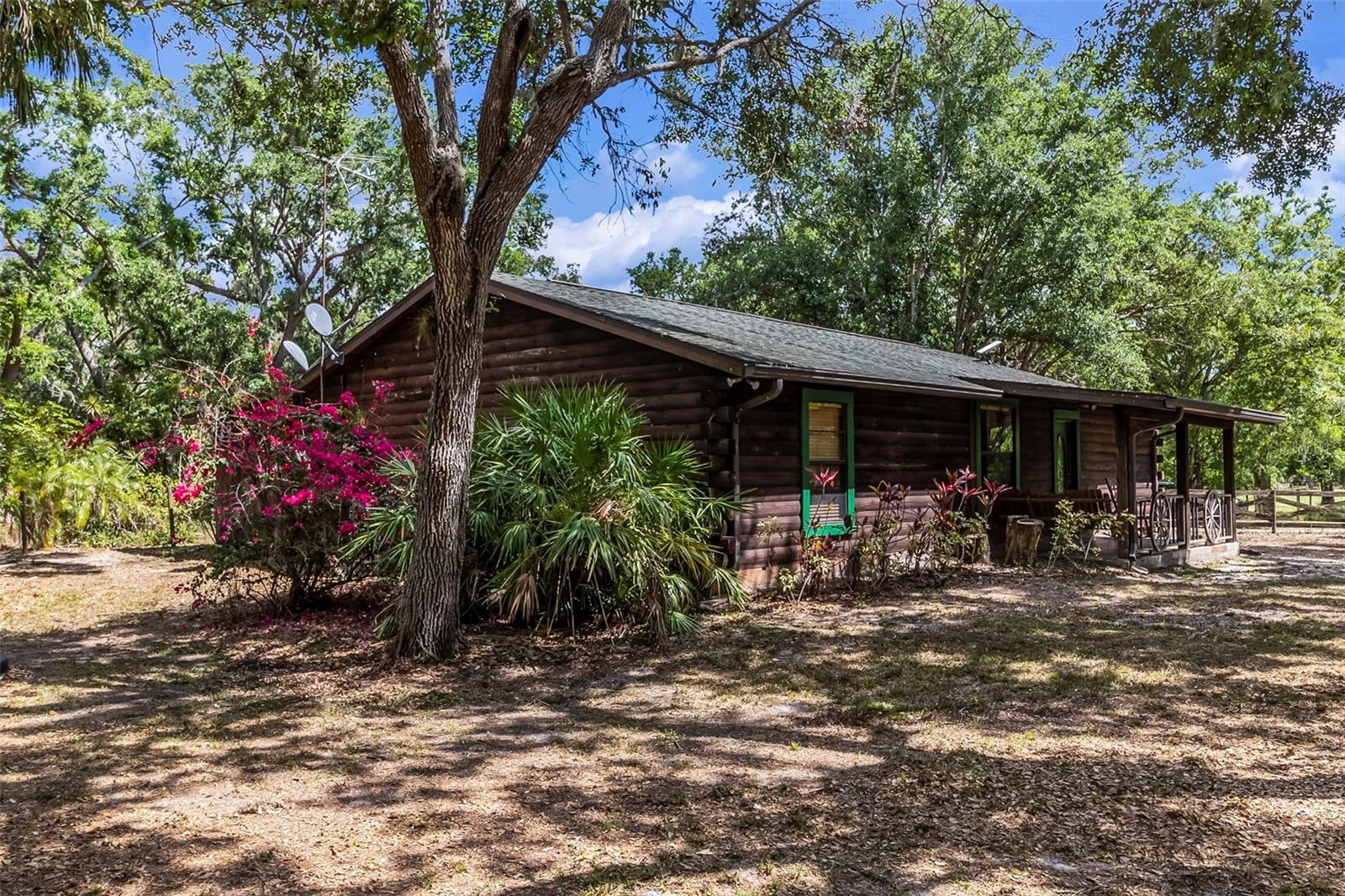 5230 Nw Coker Street Property Photo 4