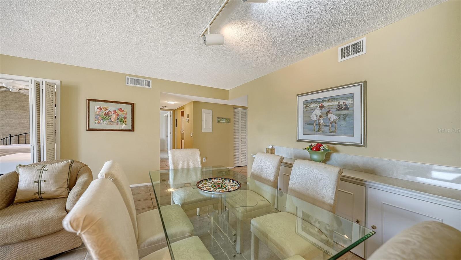 A4572396 Property Photo 6