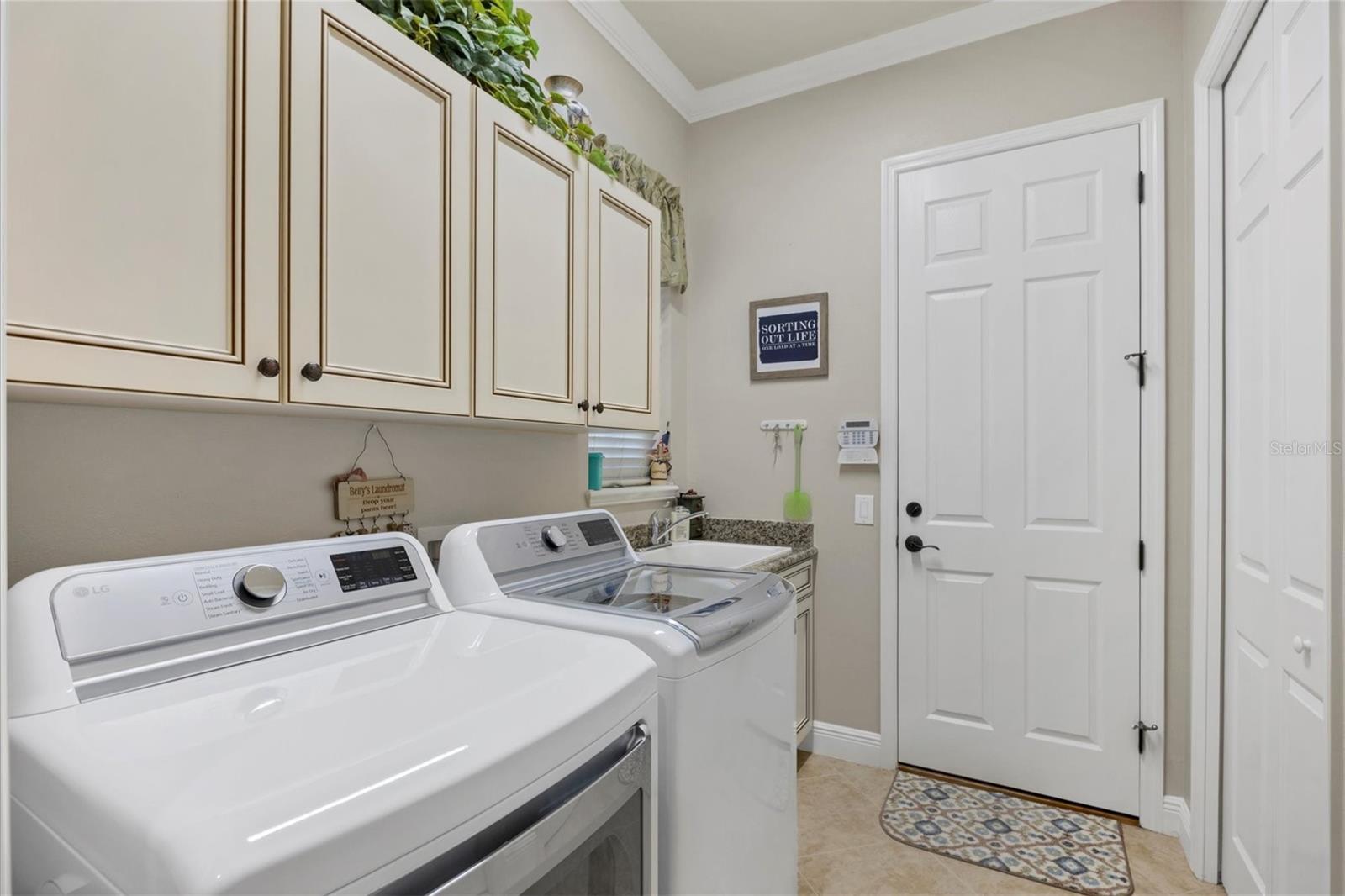 7511 Crosshill Court Property Photo 29