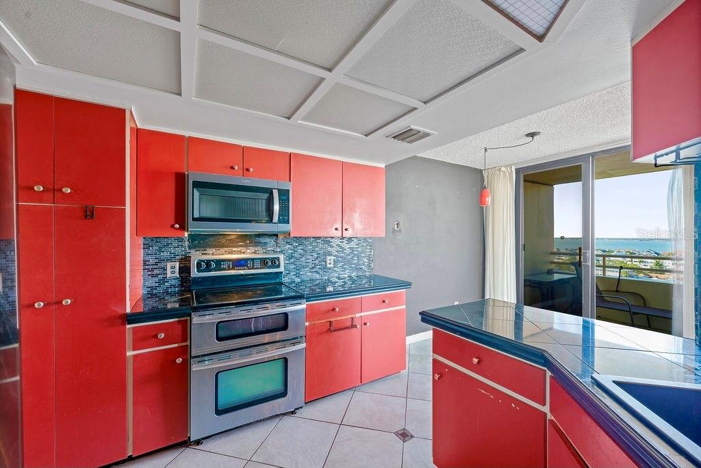 5940 Pelican Bay Plz S #1102 Property Photo 14