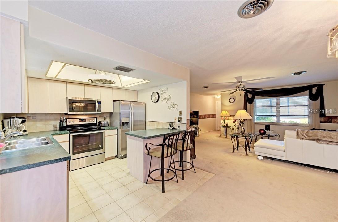 910 Caples St Property Photo 14