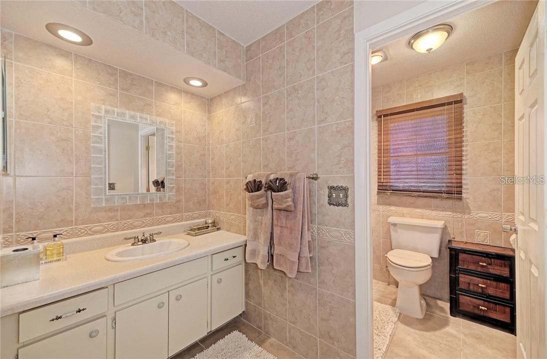 910 Caples St Property Photo 19