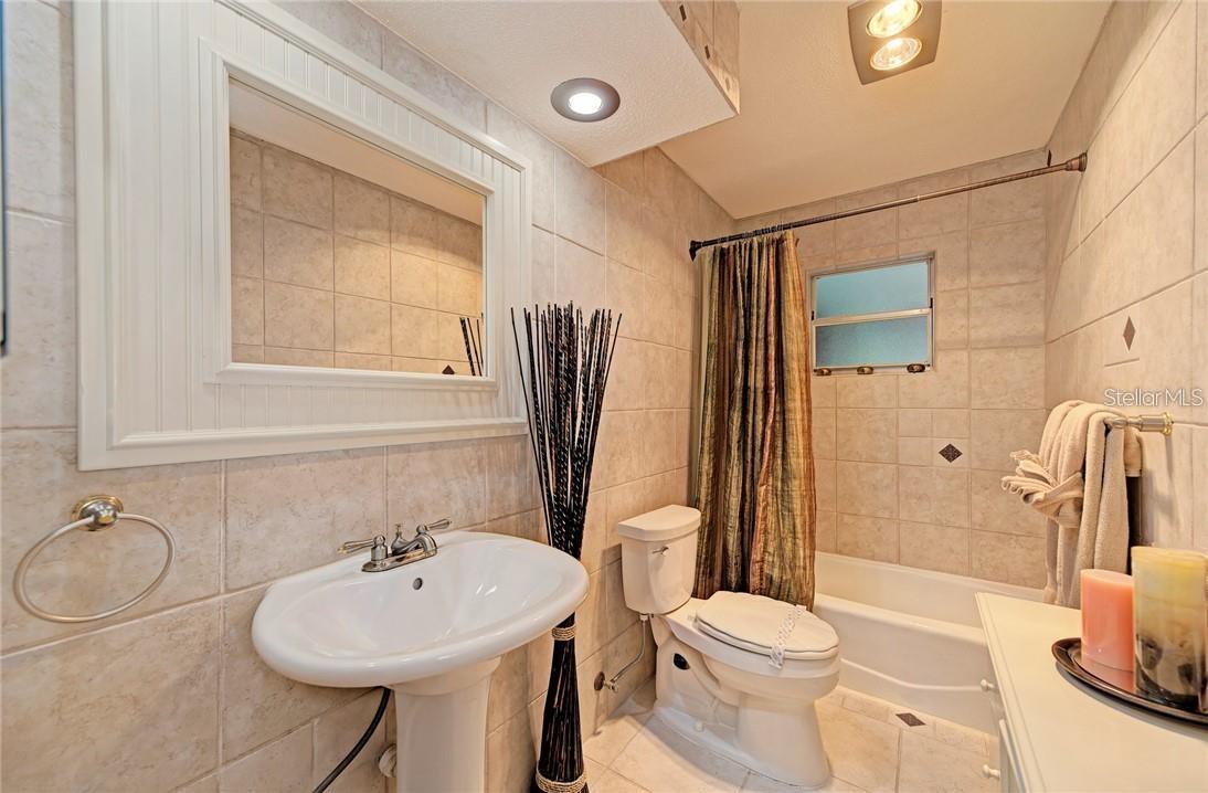 910 Caples St Property Photo 21
