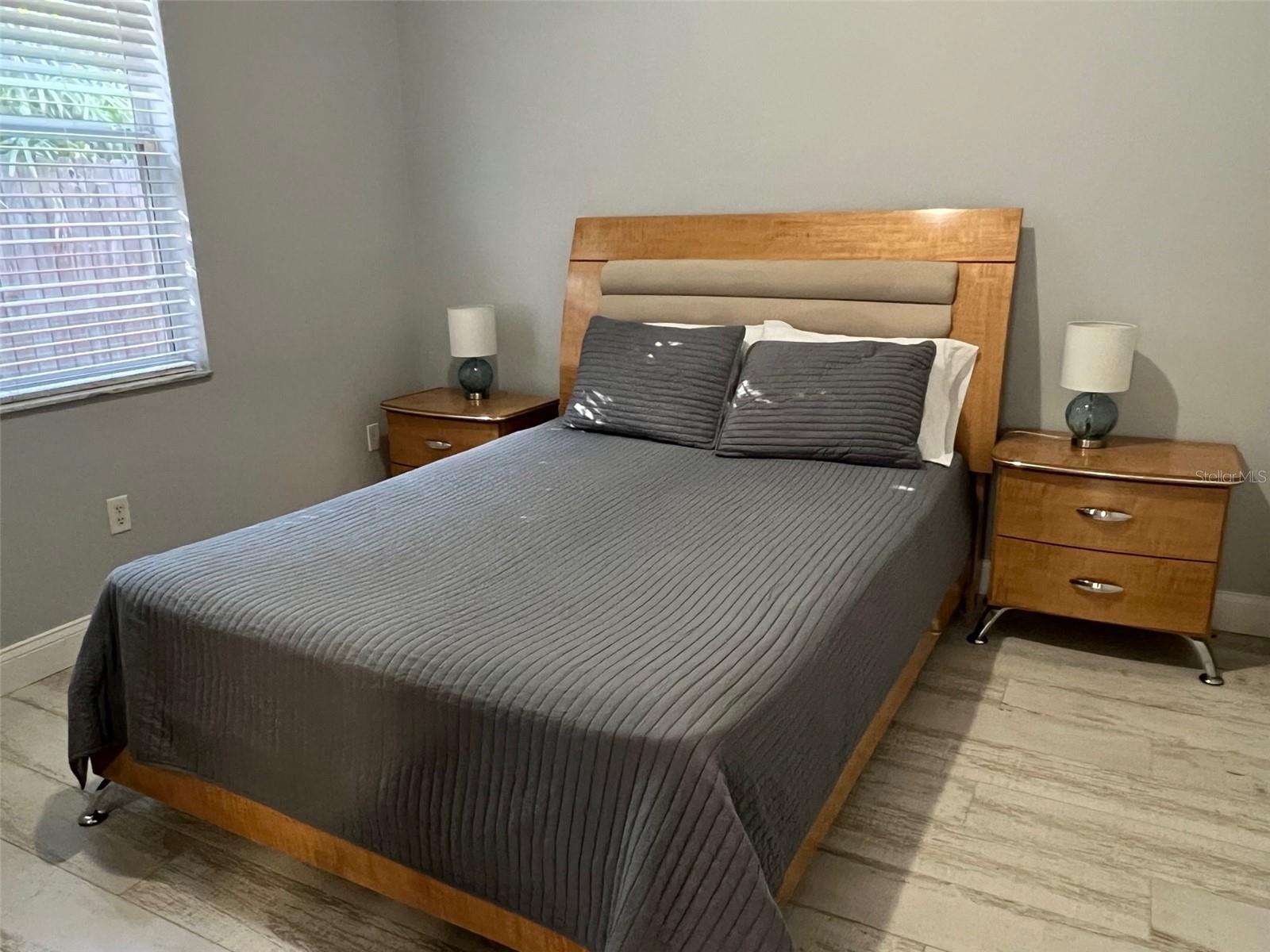 2043 Roselawn St Property Photo 8