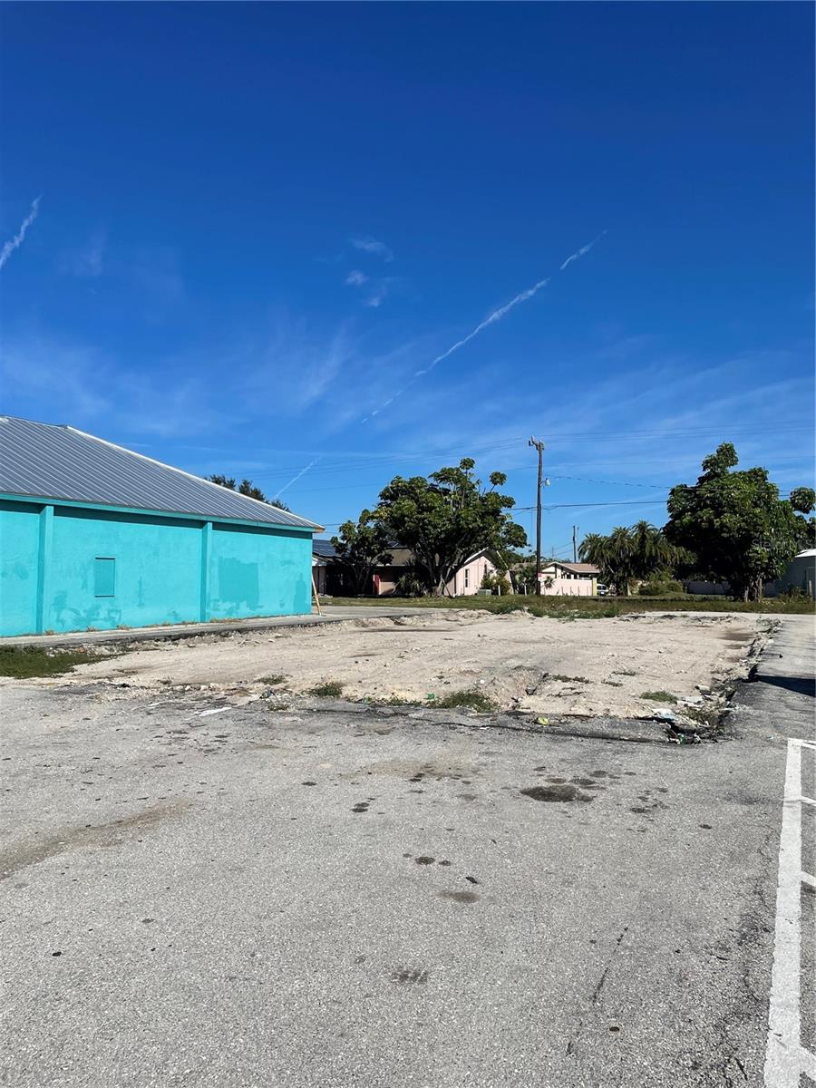 3782 Tamiami Trl #b Property Photo 2