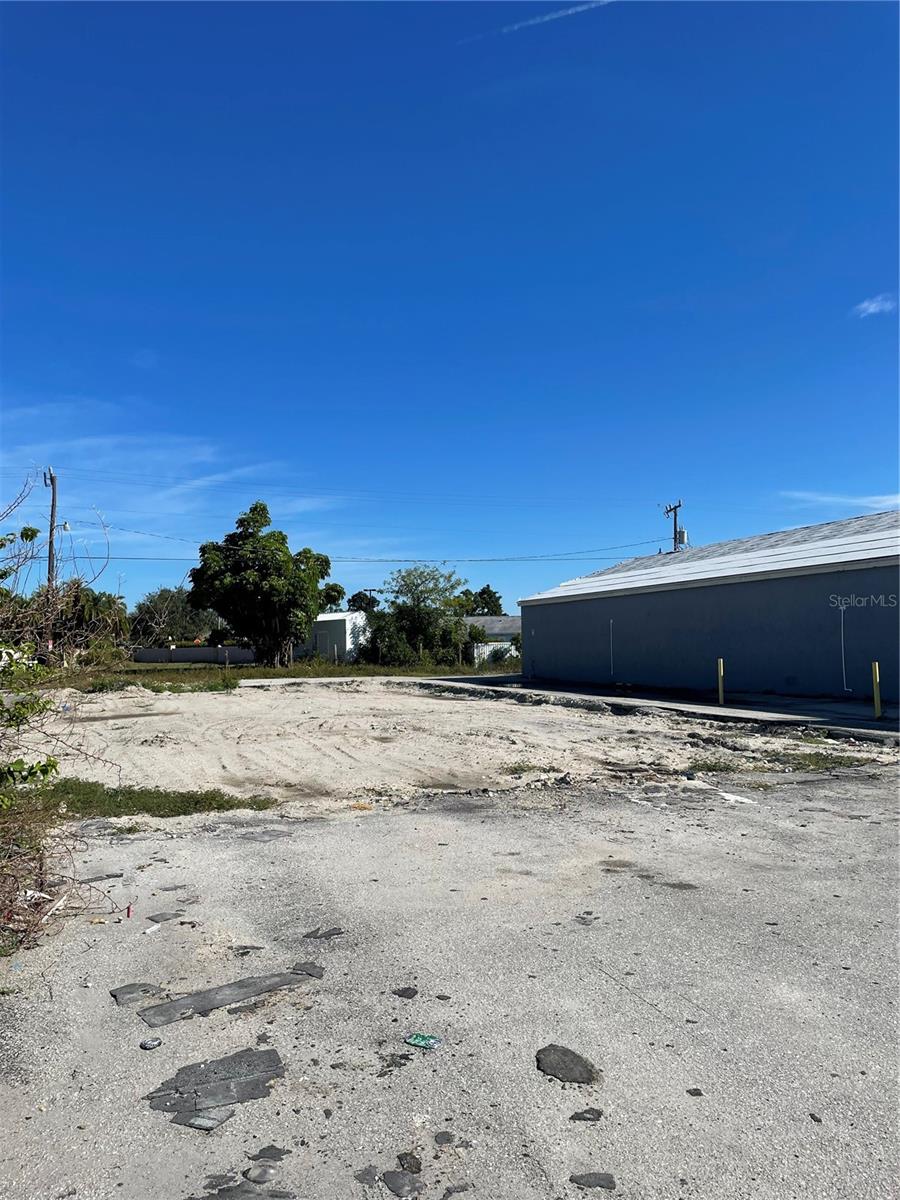 3782 Tamiami Trl #b Property Photo 3