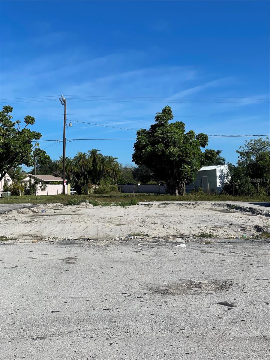 3782 Tamiami Trl #b Property Photo 4