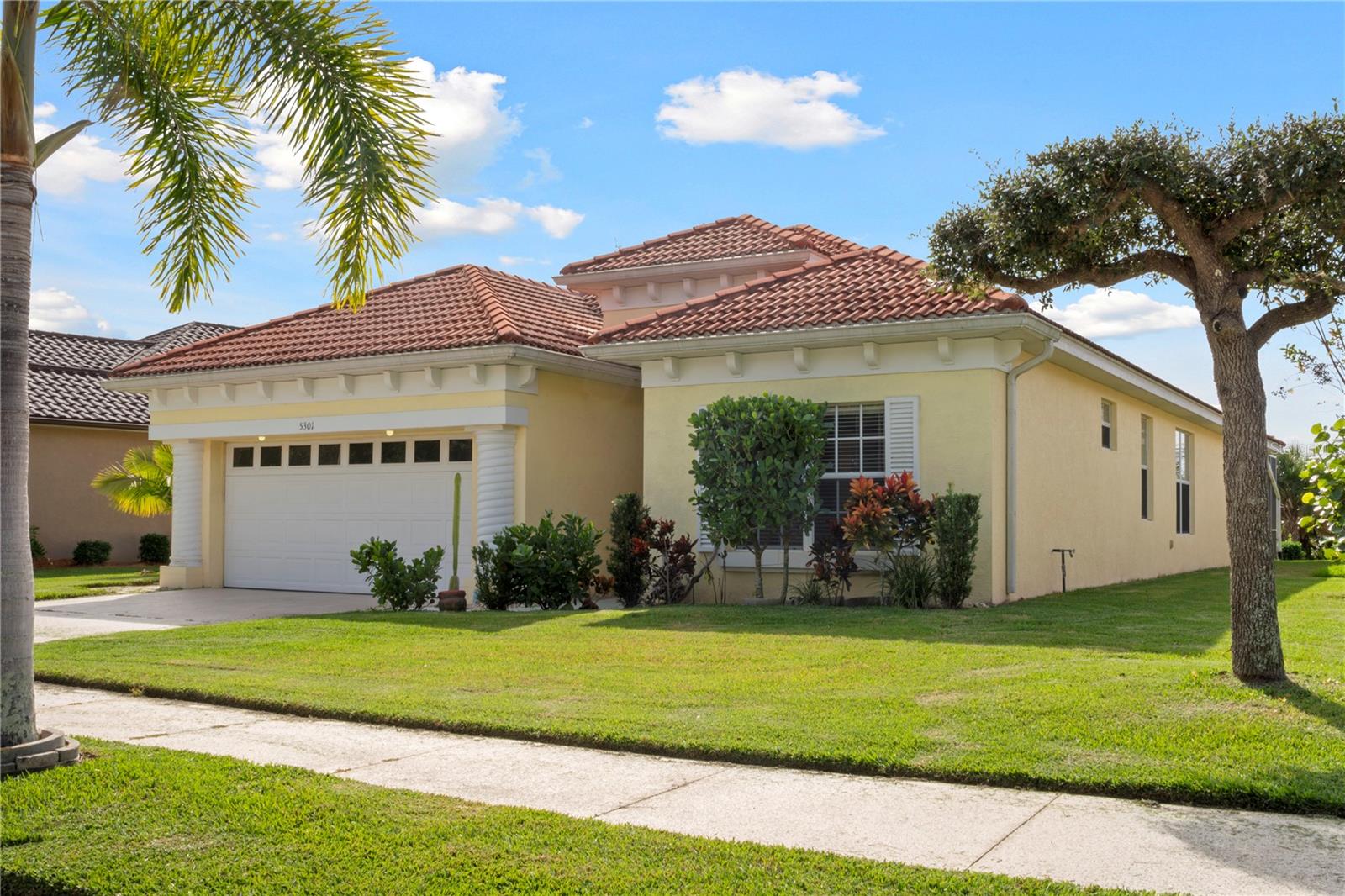 5301 Laurel Oak Ct Property Photo 2