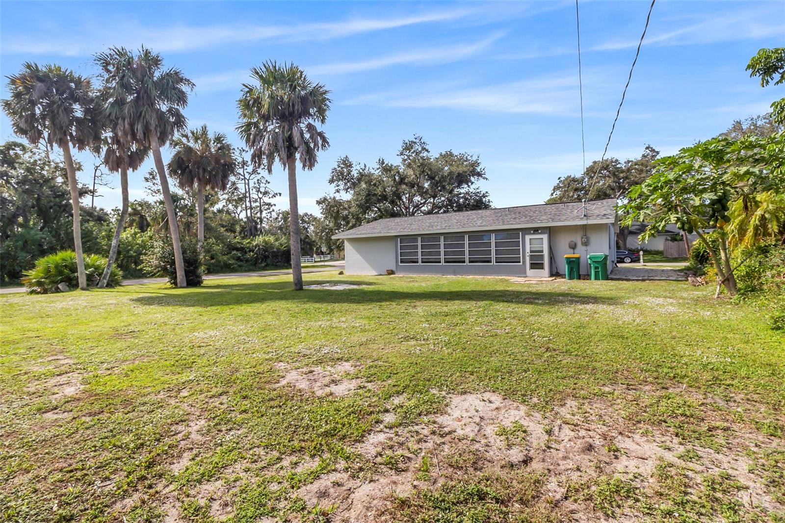 301 Lambert St Property Photo 4