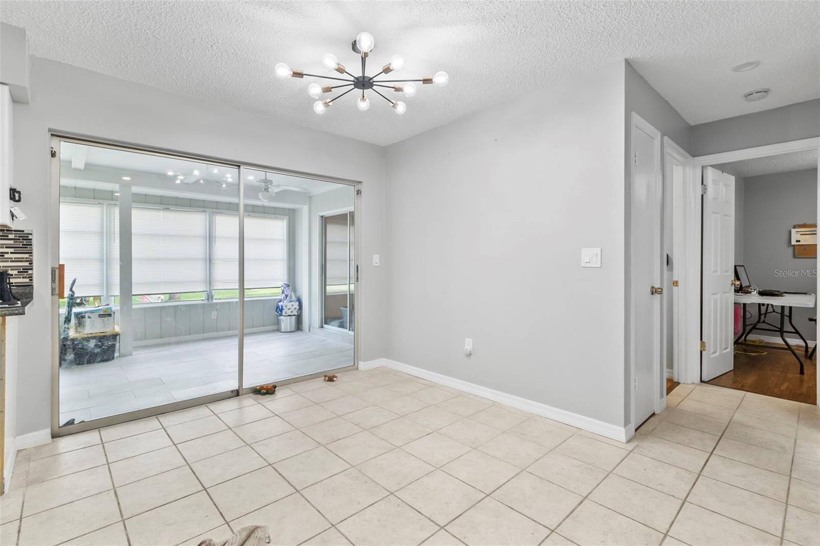 301 Lambert St Property Photo 5
