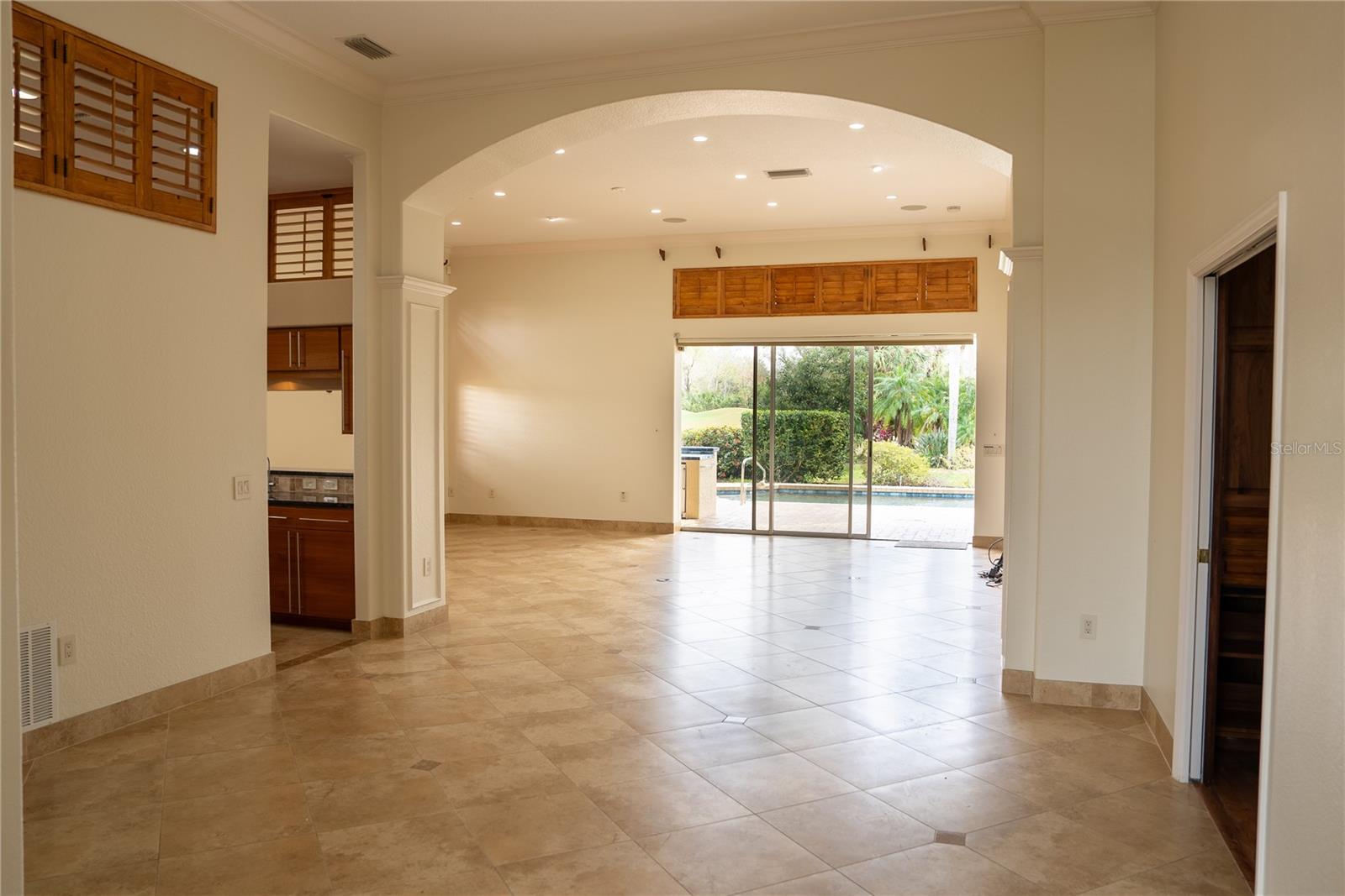 326 Saint George Ct #14 Property Photo 6